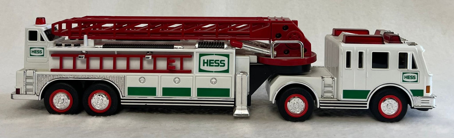 NIB (16") 2000 Hess Oil Toy Truck w/ Sirens, Horn, Lights
