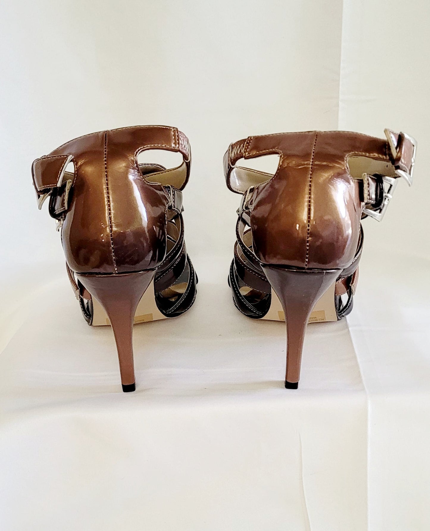 NIB *Beautiful Black & Brown Strappy Metalic 3” Heel Shoes for Women (Size 9)