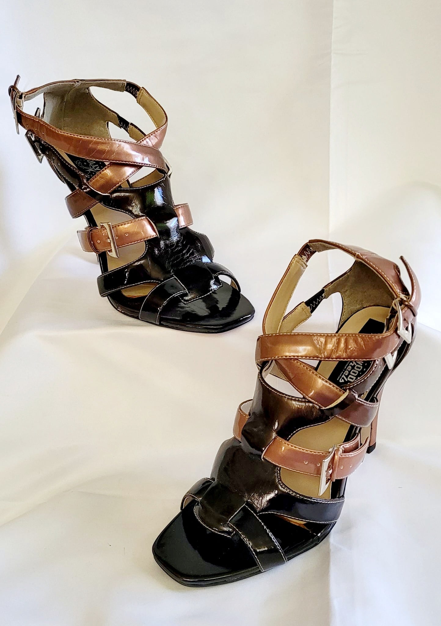 NIB *Beautiful Black & Brown Strappy Metalic 3” Heel Shoes for Women (Size 9)