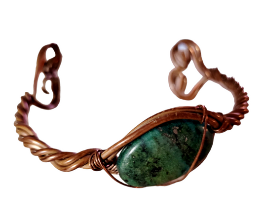 Beautiful *Copper Twisted Wire & Green Stone Bracelet