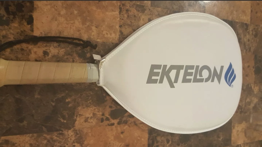 Ektelon Integra Ceramic Vintage White Racquetball Racket & White Cover (used)