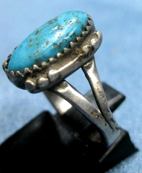 Beautiful Vintage Sterling Silver & Turquoise Southwest Design Ring (size 6.5)