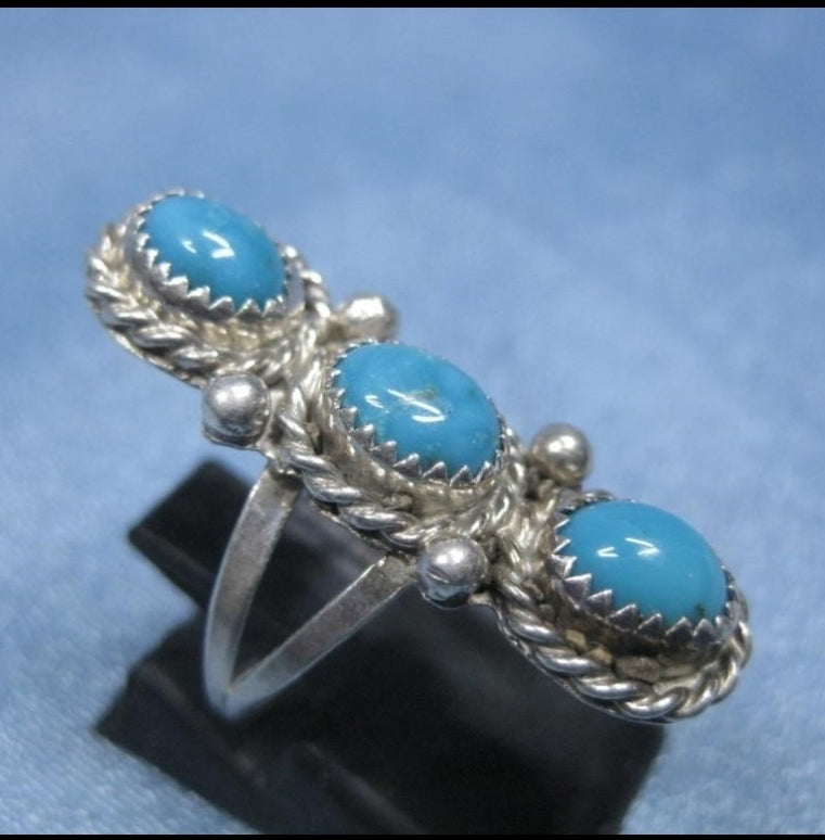 Very Pretty Sterling Silver 3-Stone Turquoise Ring *Size 4