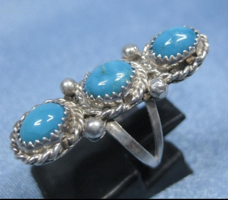 Very Pretty Sterling Silver 3-Stone Turquoise Ring *Size 4