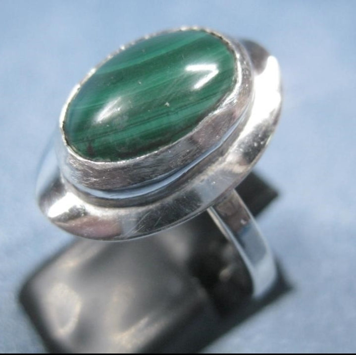 Cute Sterling Silver & Green Malachite Ring *Size 8.25