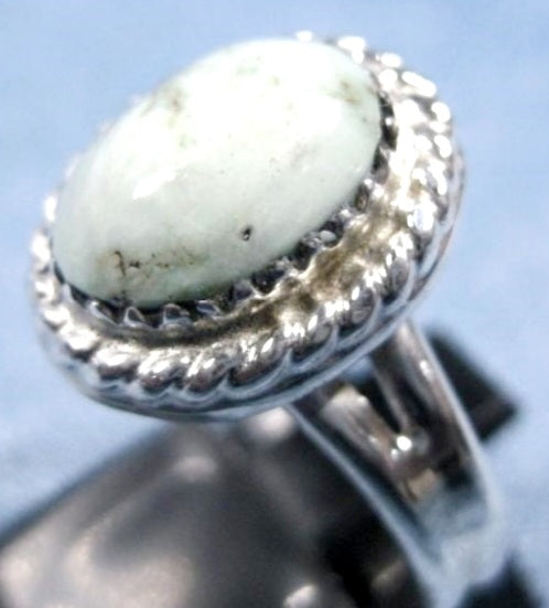 Beautiful Sterling Silver White Turquoise Ring *Size 8.5