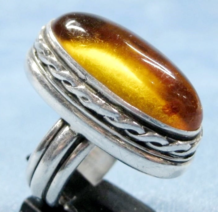 Gorgeous Sterling Silver & Large Amber Stone Ring
*Size 8.5
