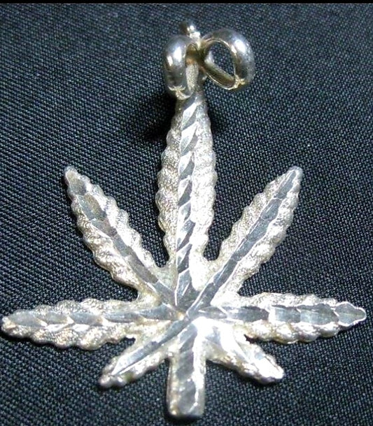 Sterling Silver .925 'Special Leaf' Pendant Hallmarked