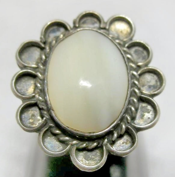 Beautiful Sterling Silver & Mother of Pearl Native Ring (Size 5.25)