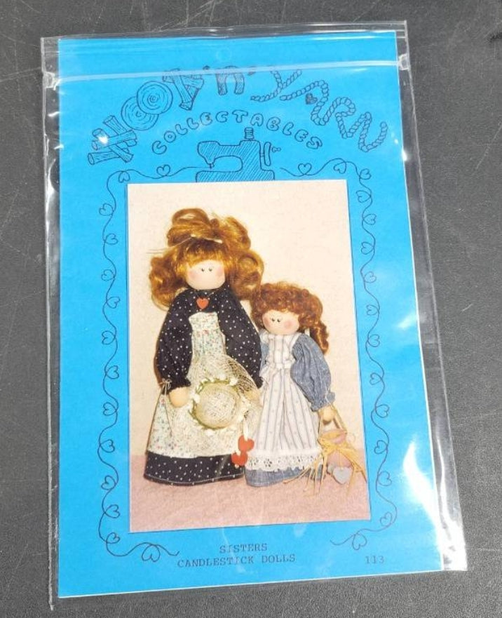 "Wood'n'Yarn Collectables" (Sisters Candlestick Dolls) #113 @1992