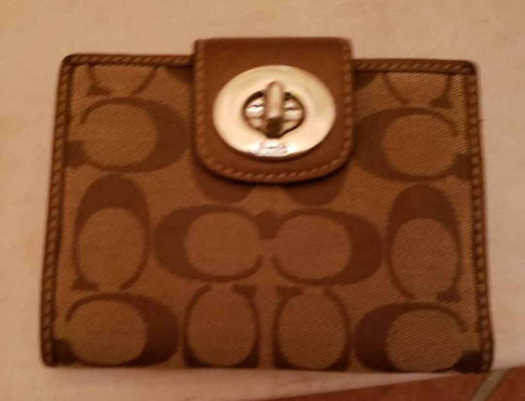 New *Authentic Brown COACH Signature Credit Card Wallet