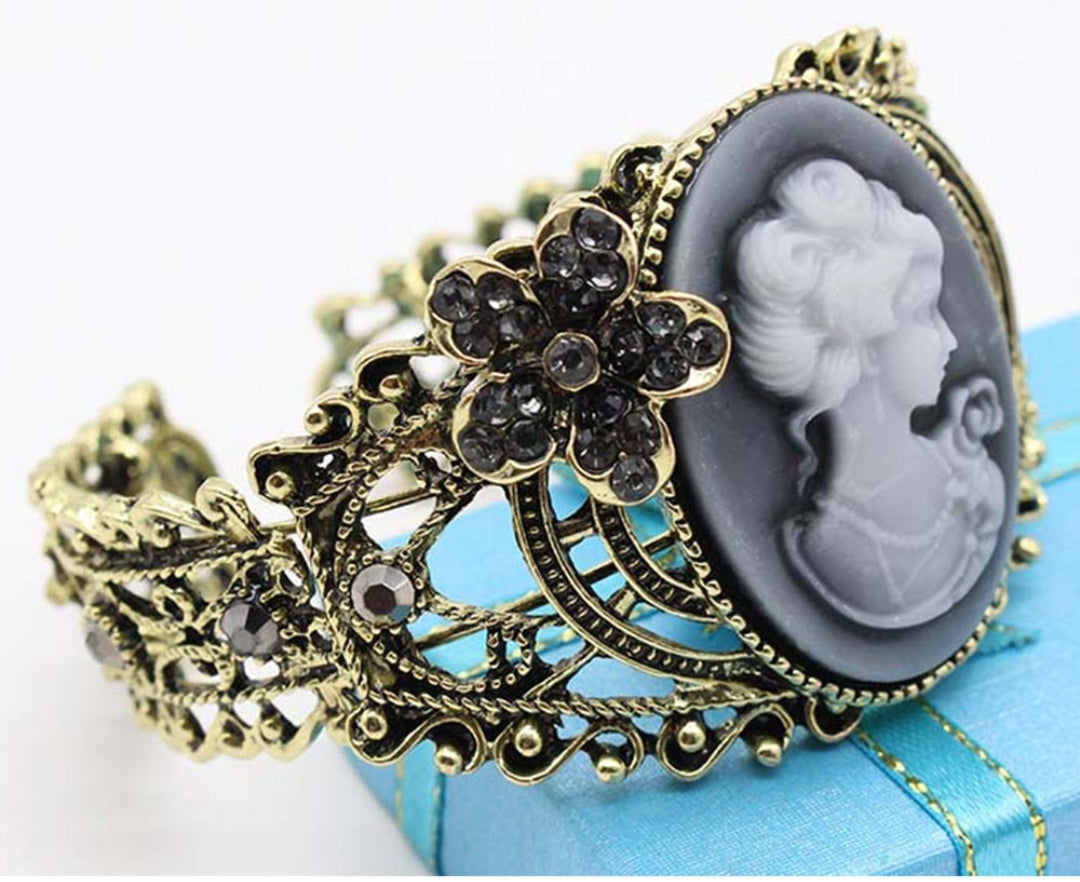 Vintage Bronze Relief Carved Cameo Statue Queen Bangle Bracelet Rhinestones Fashion Jewelry