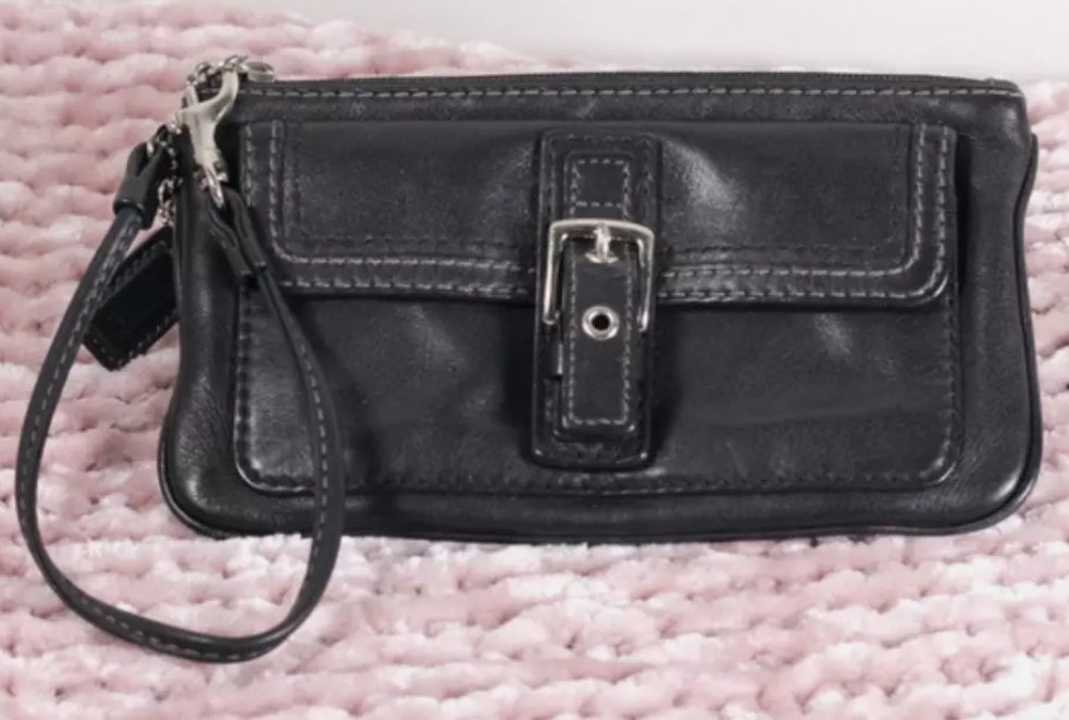 Authentic Vintage COACH Black Leather Soho Buckle Wristlet Wallet