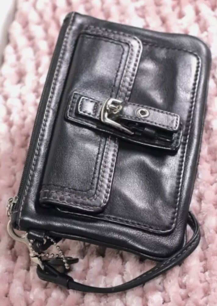 Authentic Vintage COACH Black Leather Soho Buckle Wristlet Wallet