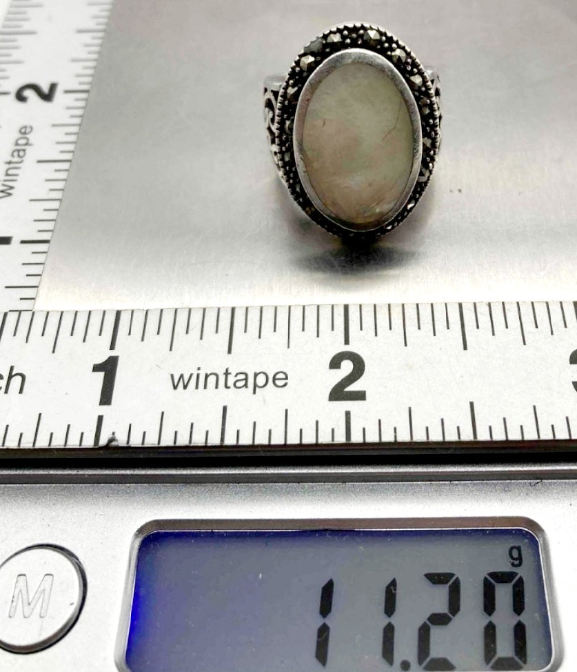 Beautiful Sterling Silver .925 & Mother of Pearl Ring (size 5.5)