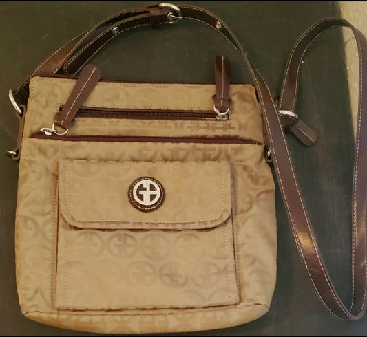 Great Tan Giani Bernini Crossbody Purse Bag