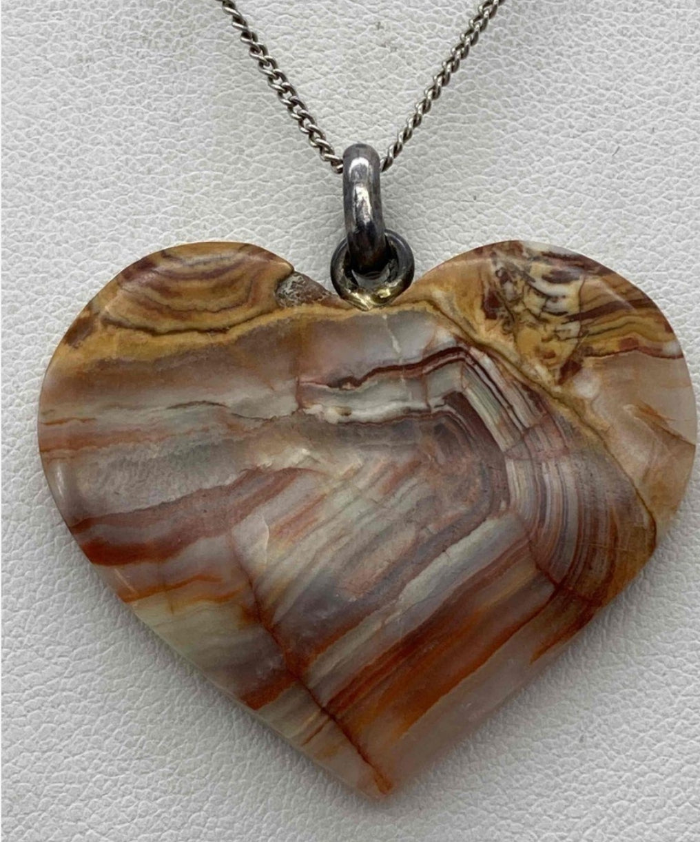 Beautiful Sterling Silver & Agate Shaped Heart 18" Necklace