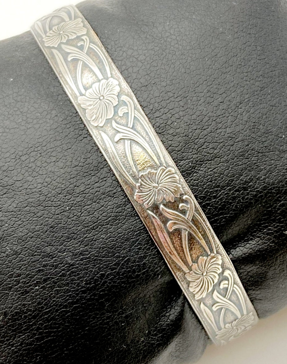 Very Pretty *Sterling Silver Floral Bracelet Band