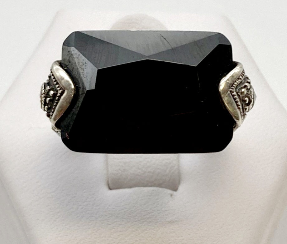 Vintage *Sterling Silver .925 & Black Onyx Stone Ring (size 5.5)