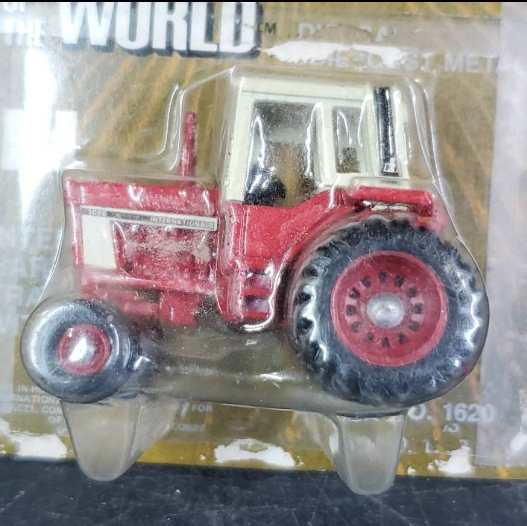 Vintage *Toy ERTL Miniature International Harvester Tractor Die Cast #1620